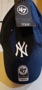 Yankees adjustable hat navy blue. Unisex